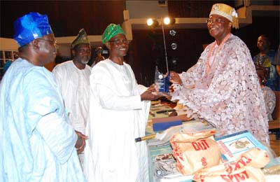 Abeokuta Agog as Alake Honours UNAAB VC, Six Others with the Distinguished Lisabi Award